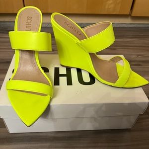 Schutz Soraya neon yellow wedge